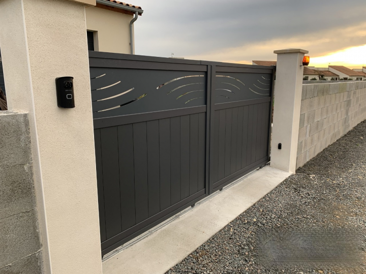 Portails et portes de garage : sécurité et esthétisme